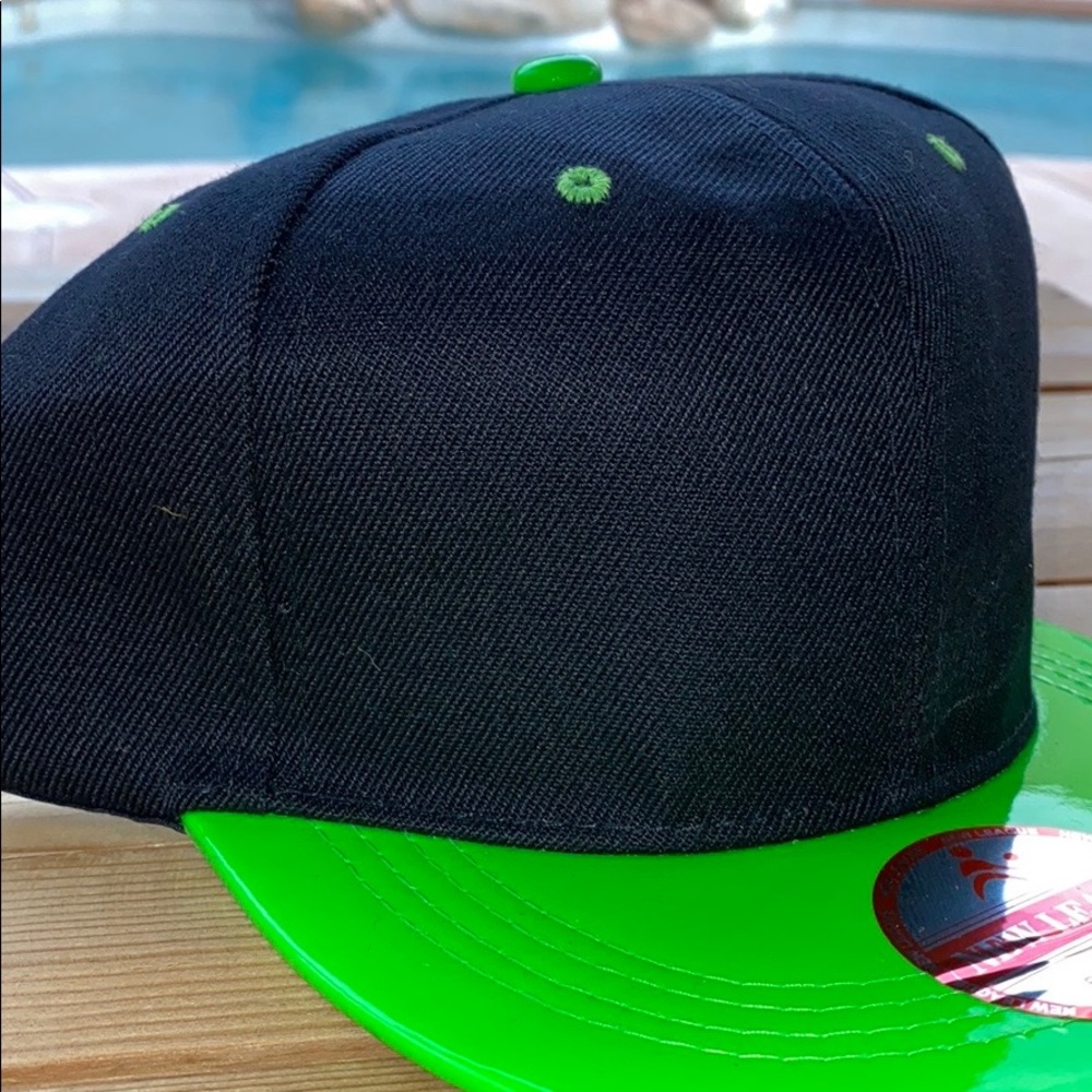 SnapBack Hat Black & Green - Picture 3 of 5